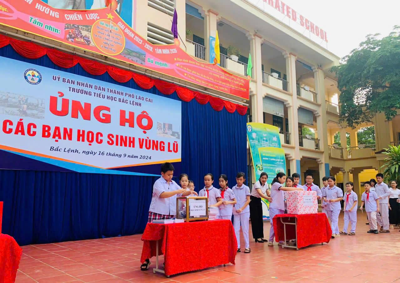 'Ngày khai giảng thứ 2' của học sinh vùng lũ Lào Cai, Yên Bái và Hà Nội