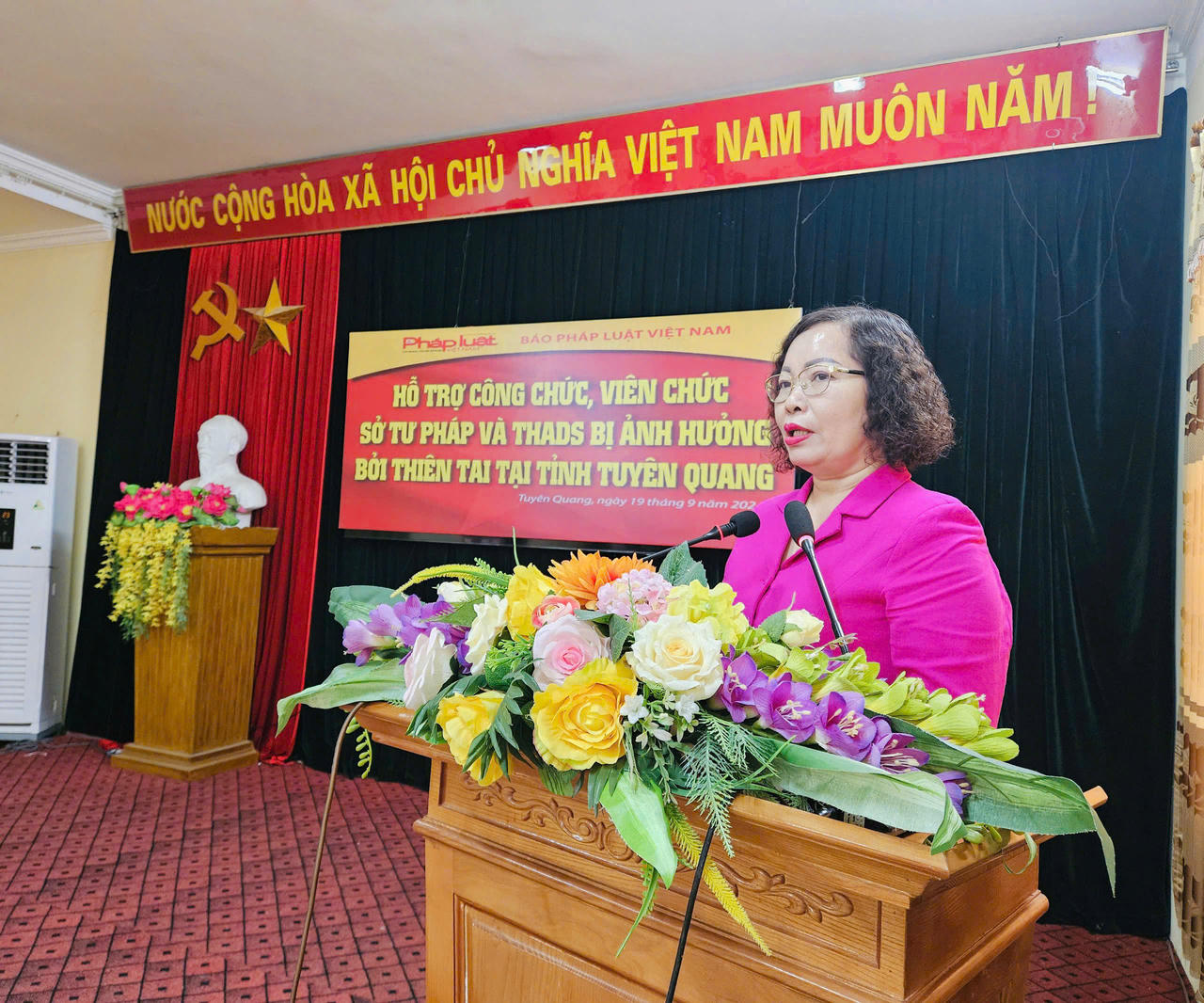 Thứ trưởng Bộ Tư pháp Nguyễn Thanh Tịnh thăm, động viên đồng bào tỉnh Tuyên Quang