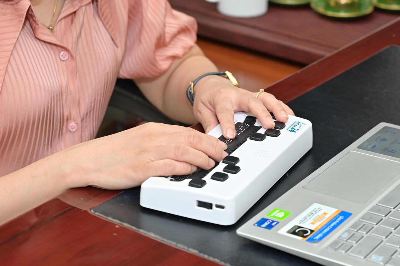 'Hãy nhìn nhận phụ nữ khuyết tật là một bộ phận trong nguồn nhân lực xã hội'