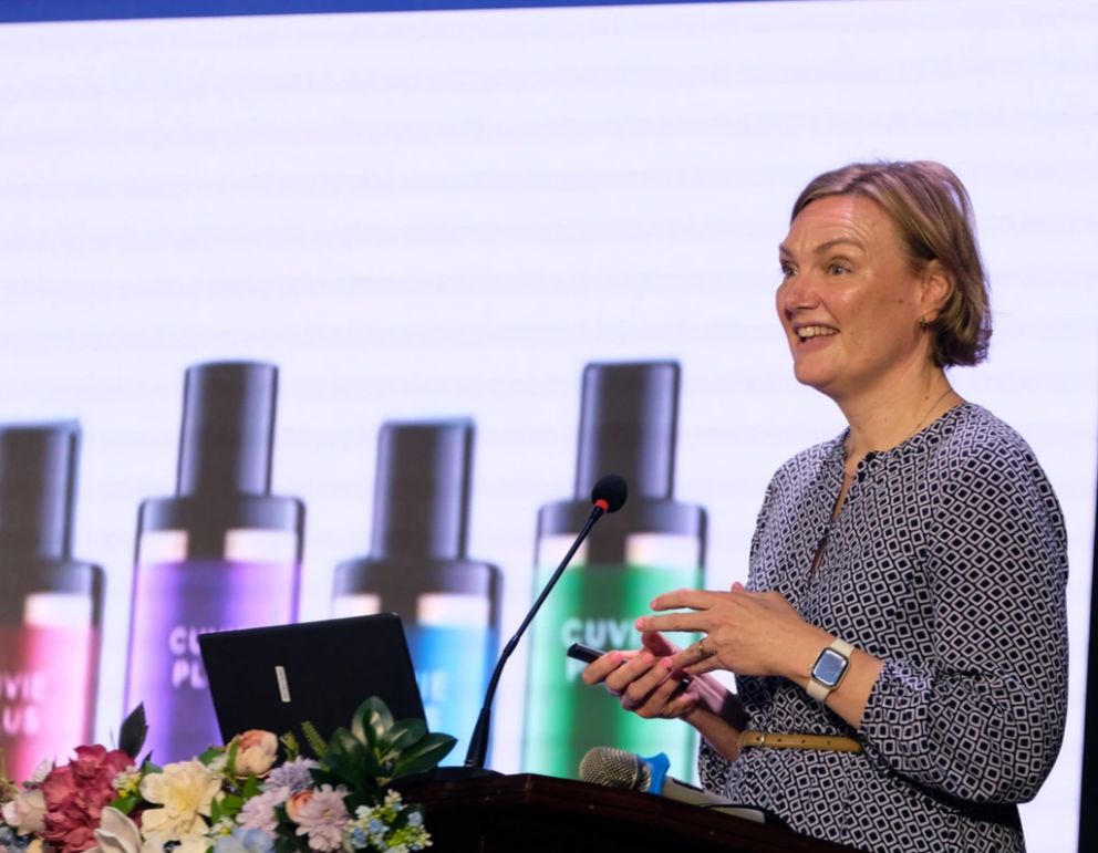 Chuyên gia quốc tế khuyến cáo Việt Nam cần hành động để đẩy lùi 'đại dịch nghiện nicotine'