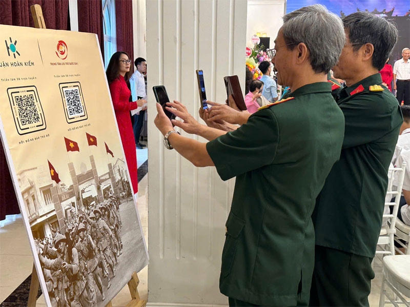 Sống lại thời khắc lịch sử huy hoàng qua những bức ảnh quý