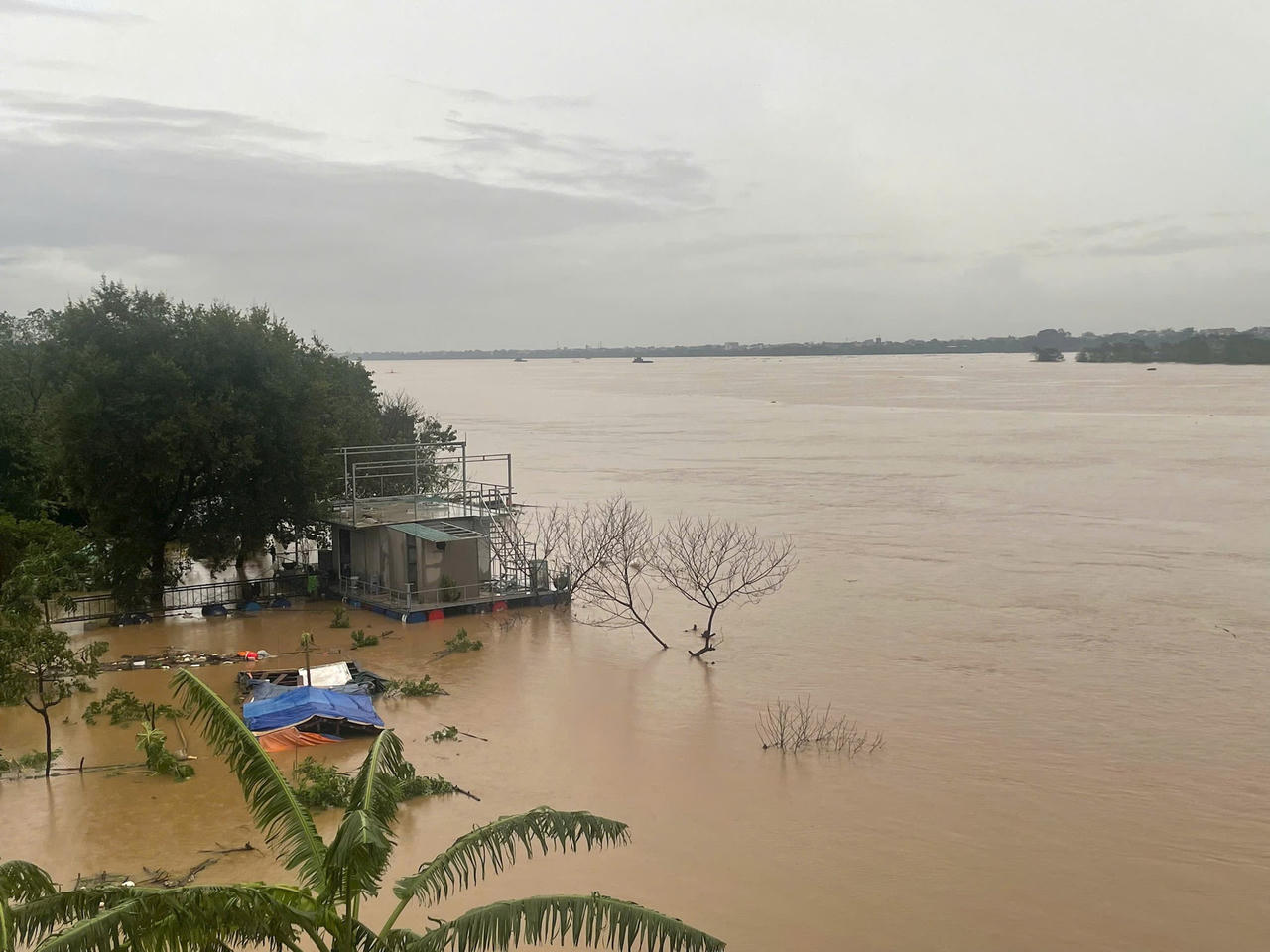 Sông Hồng - 'thủy quái' dưới phù sa