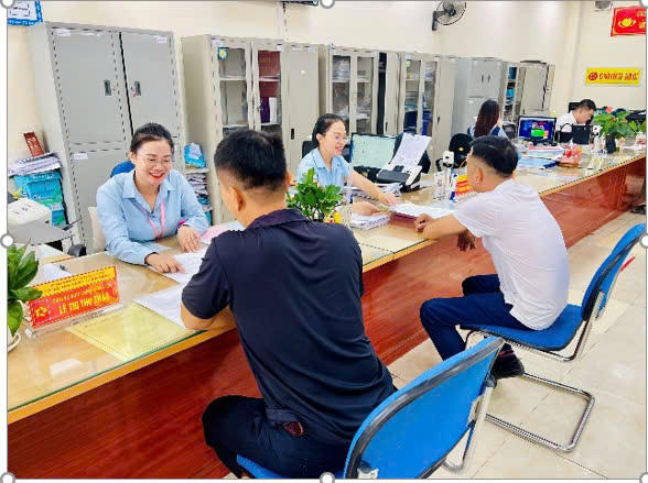 Bưu điện tỉnh Quảng Ninh hỗ trợ người dân nộp hồ sơ dịch vụ công trực tiếp và trực tuyến