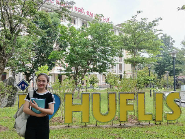 Nghị lực nữ sinh viên mồ côi cả cha lẫn mẹ ở Quảng Bình