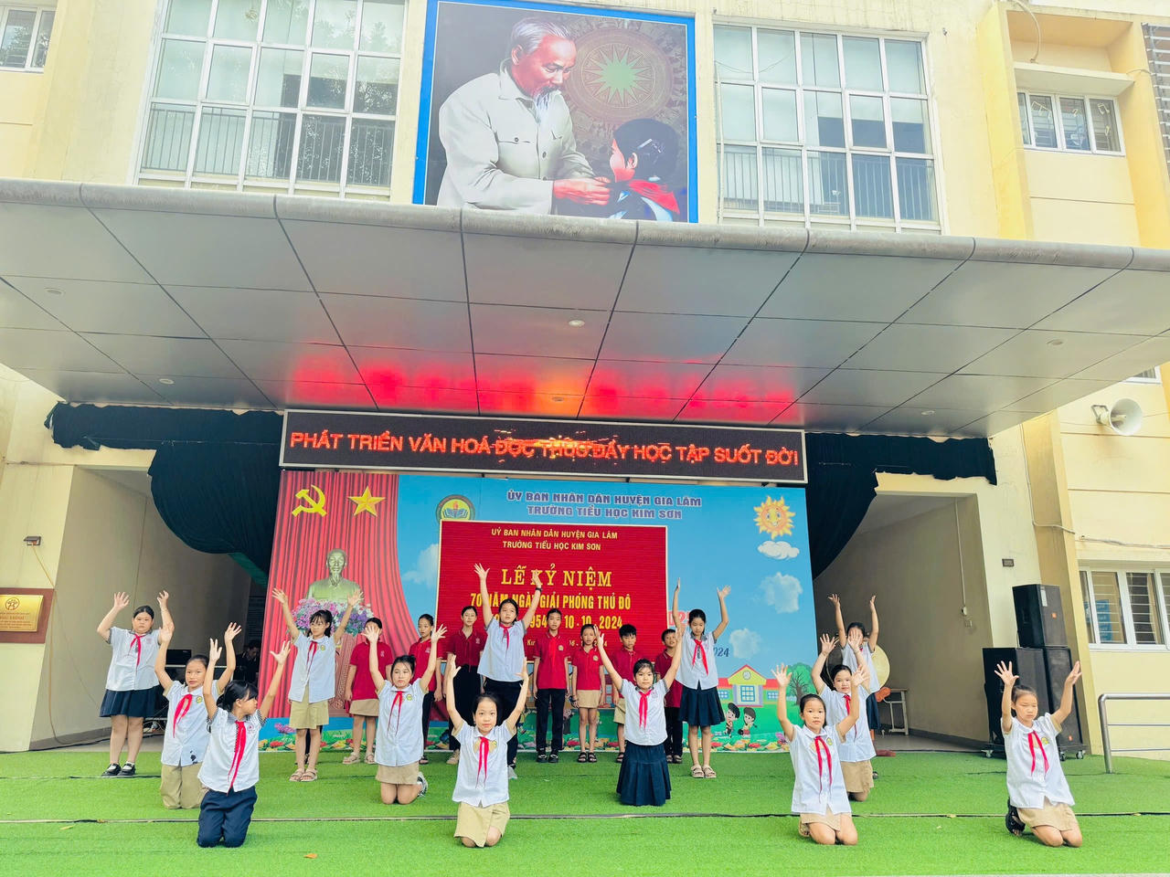 Nhiều hoạt động ý nghĩa khơi dậy niềm tự hào dân tộc của học sinh Thủ đô