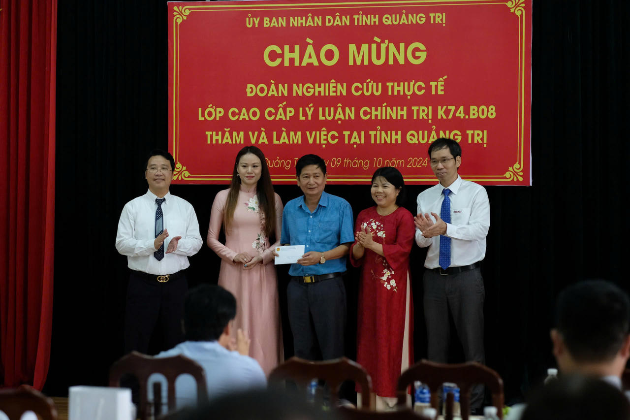 Học viên lớp Cao cấp lý luận chính trị K74.B08 nghiên cứu thực tế tại tỉnh Quảng Trị