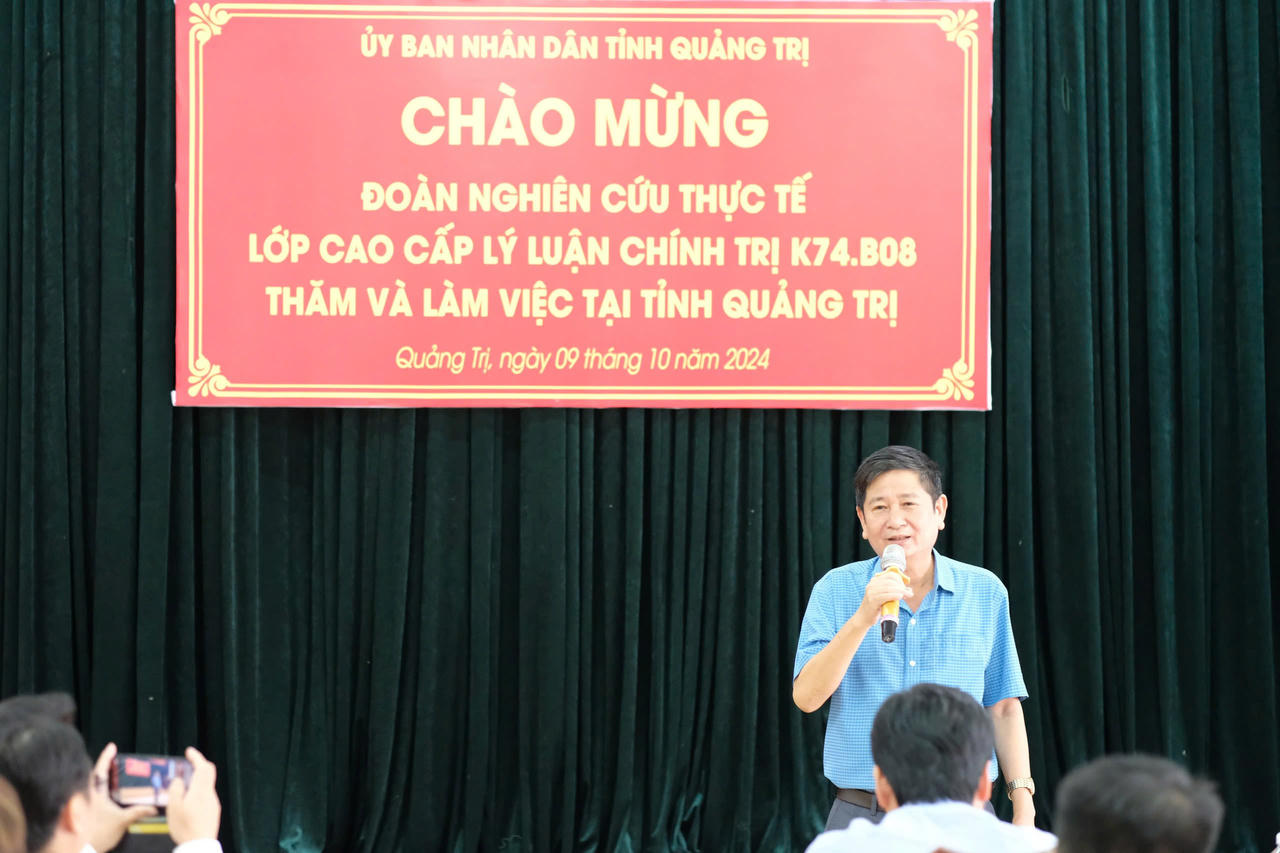 Học viên lớp Cao cấp lý luận chính trị K74.B08 nghiên cứu thực tế tại tỉnh Quảng Trị