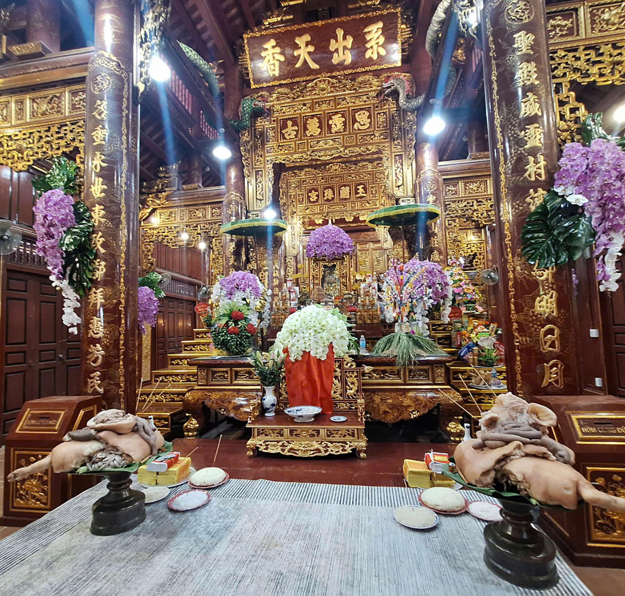 Thăm đền Đông Cuông trải nghiệm lễ hội cúng cơm mới