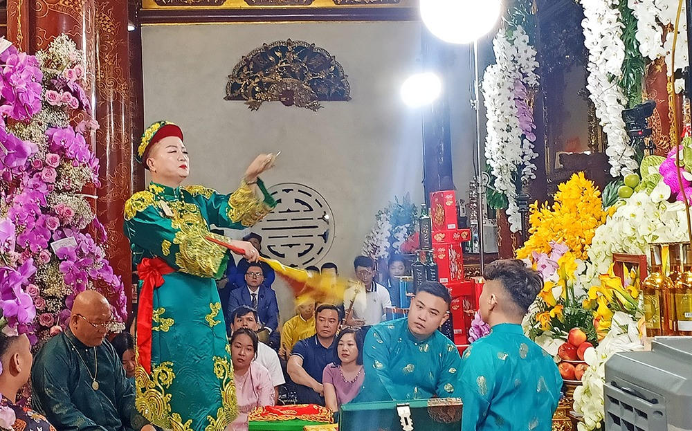 Thăm đền Đông Cuông trải nghiệm lễ hội cúng cơm mới