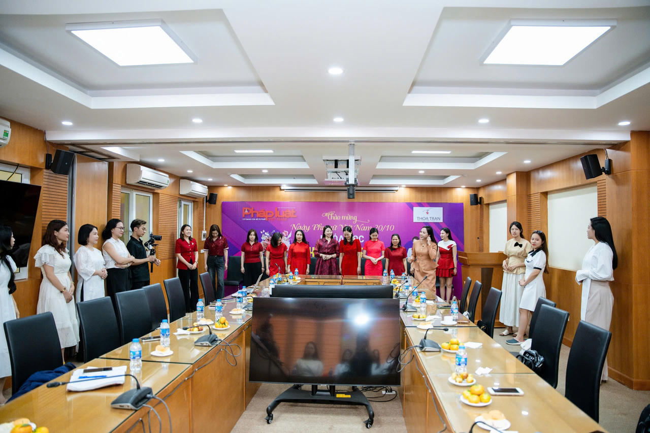 Hướng dẫn kỹ năng 'Thần thái đẹp - Phong cách sang' cho chị em phụ nữ Báo Pháp luật Việt Nam dịp 20/10