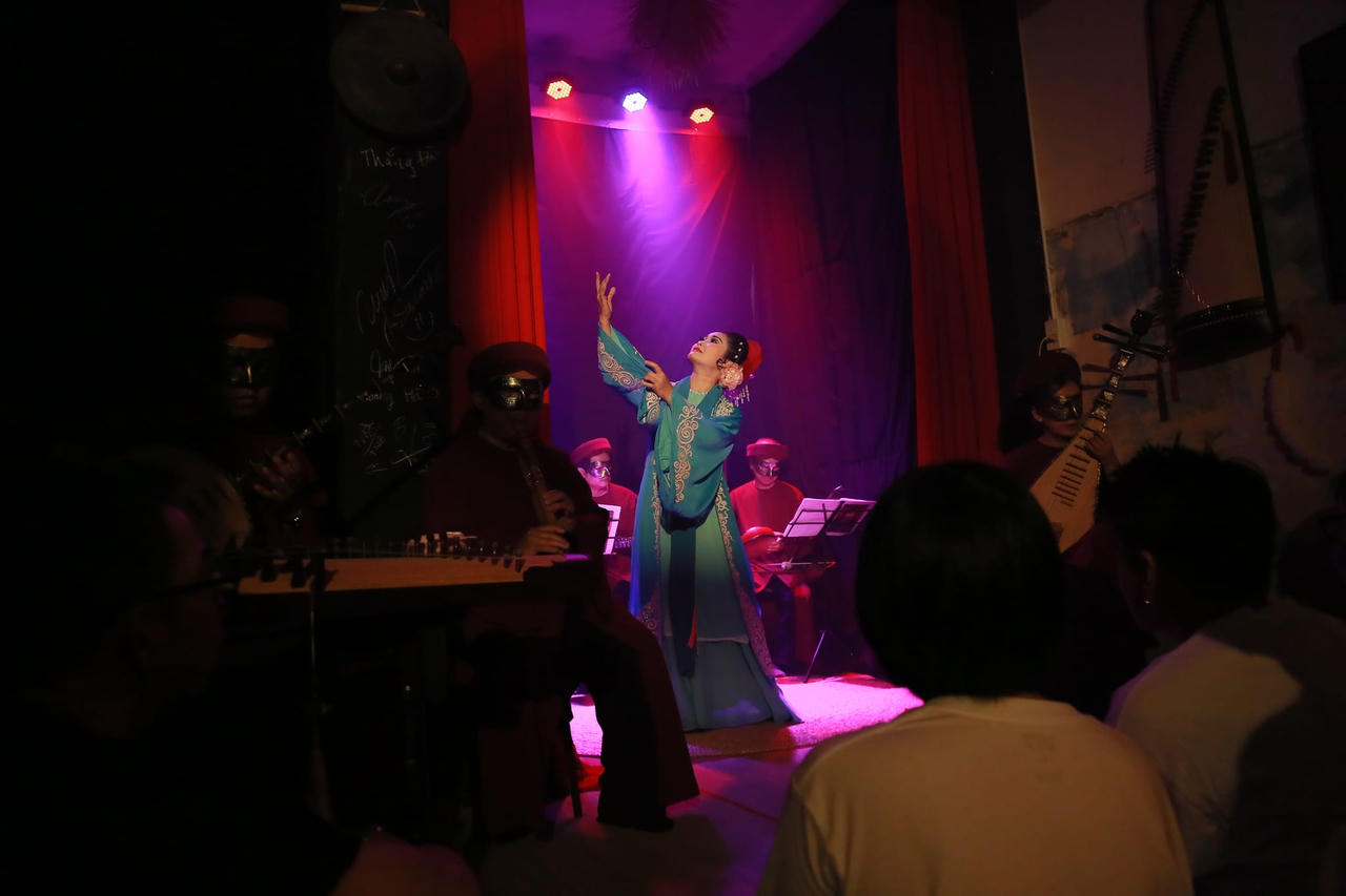 Gánh cải lương mini độc đáo giúp người trẻ giữ lửa nghề