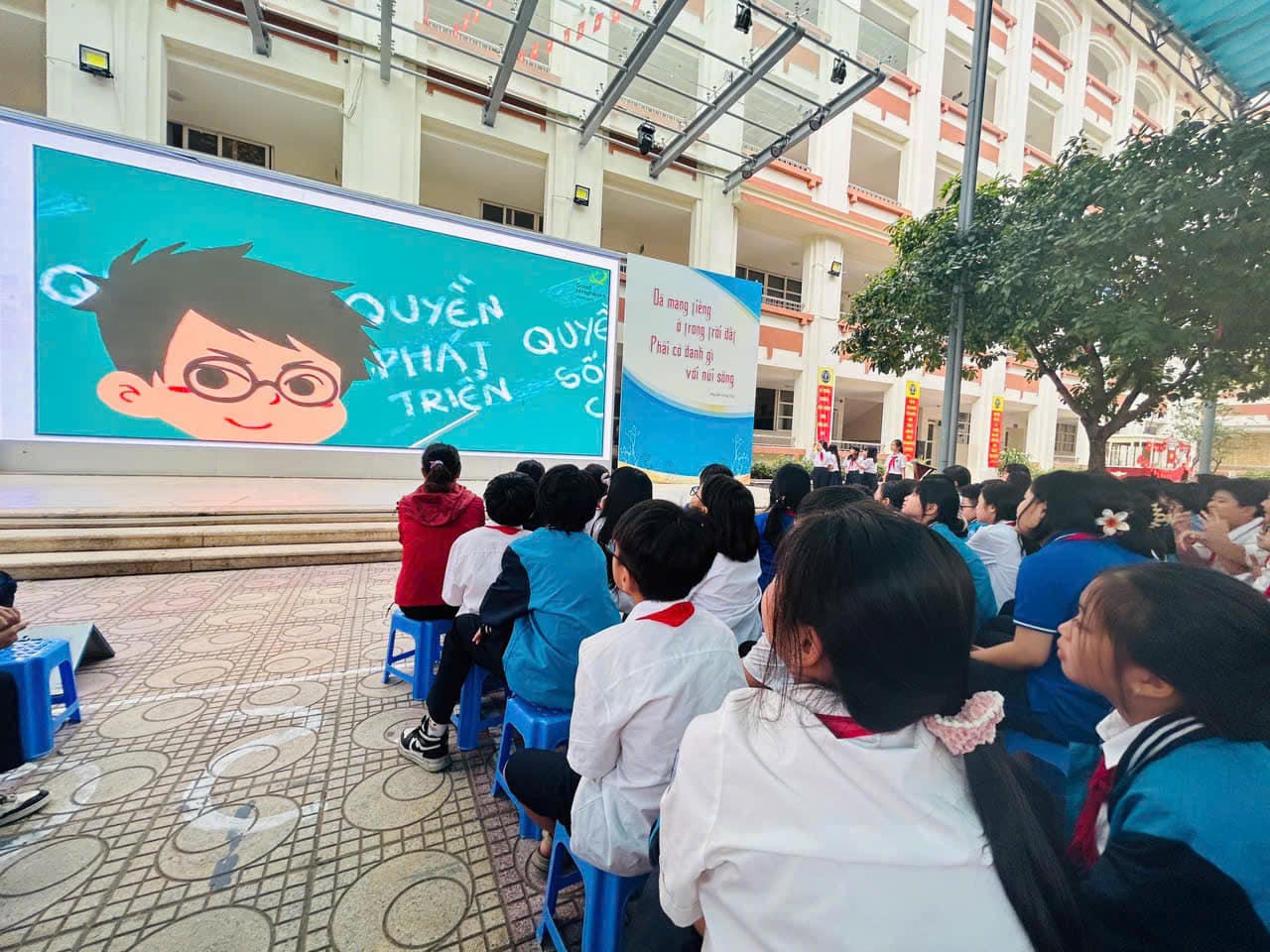 Học sinh Hà Nội hào hứng hưởng ứng ngày Pháp luật Việt Nam