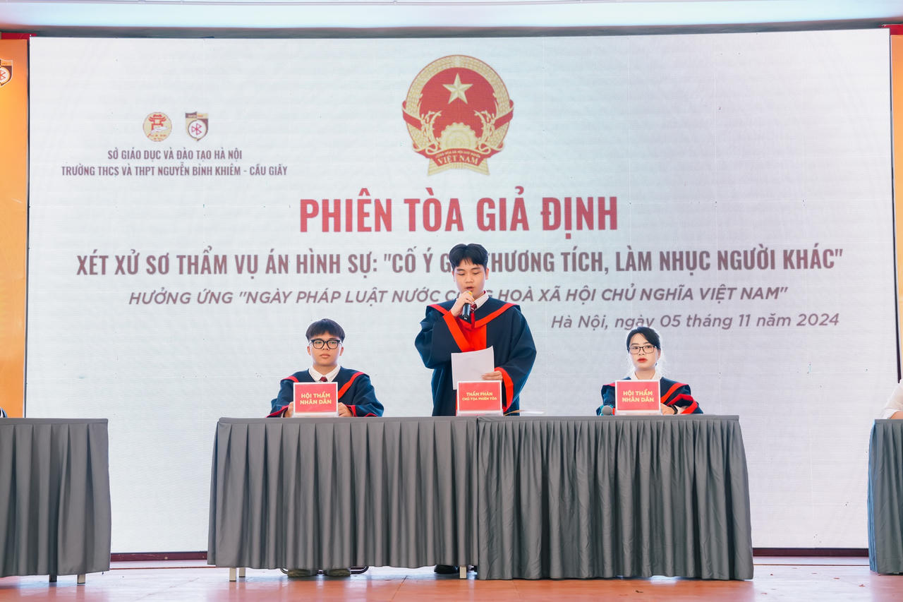 Học sinh Hà Nội hào hứng hưởng ứng ngày Pháp luật Việt Nam