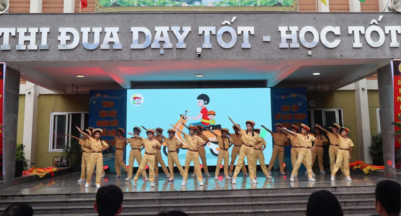 Học sinh Hà Nội hào hứng hưởng ứng ngày Pháp luật Việt Nam