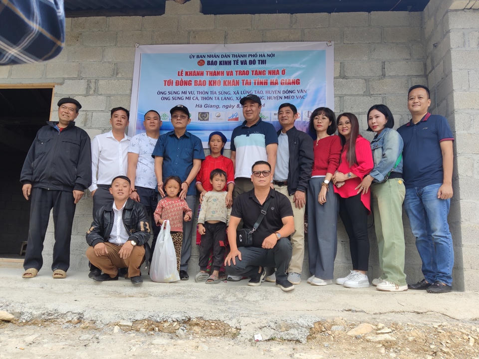 Báo Kinh tế & Đô thị tặng 2 căn nhà cho người khó khăn ở Hà Giang