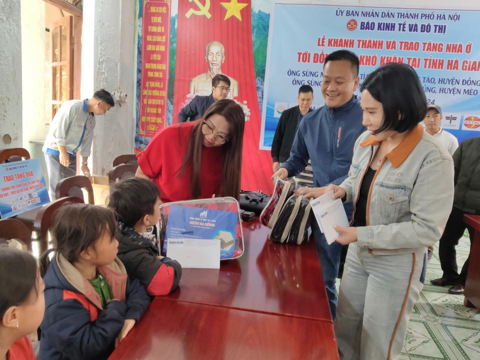 Báo Kinh tế & Đô thị tặng 2 căn nhà cho người khó khăn ở Hà Giang