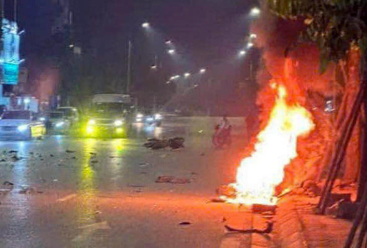 Va chạm kinh hoàng trên đường Hà Nội, xe máy bốc cháy, 2 thiếu niên tử vong