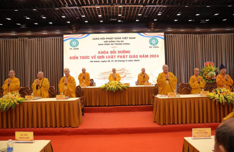 Khai mạc Khóa bồi dưỡng kiến thức về Giới luật Phật giáo năm 2024 tại chùa Tam Chúc