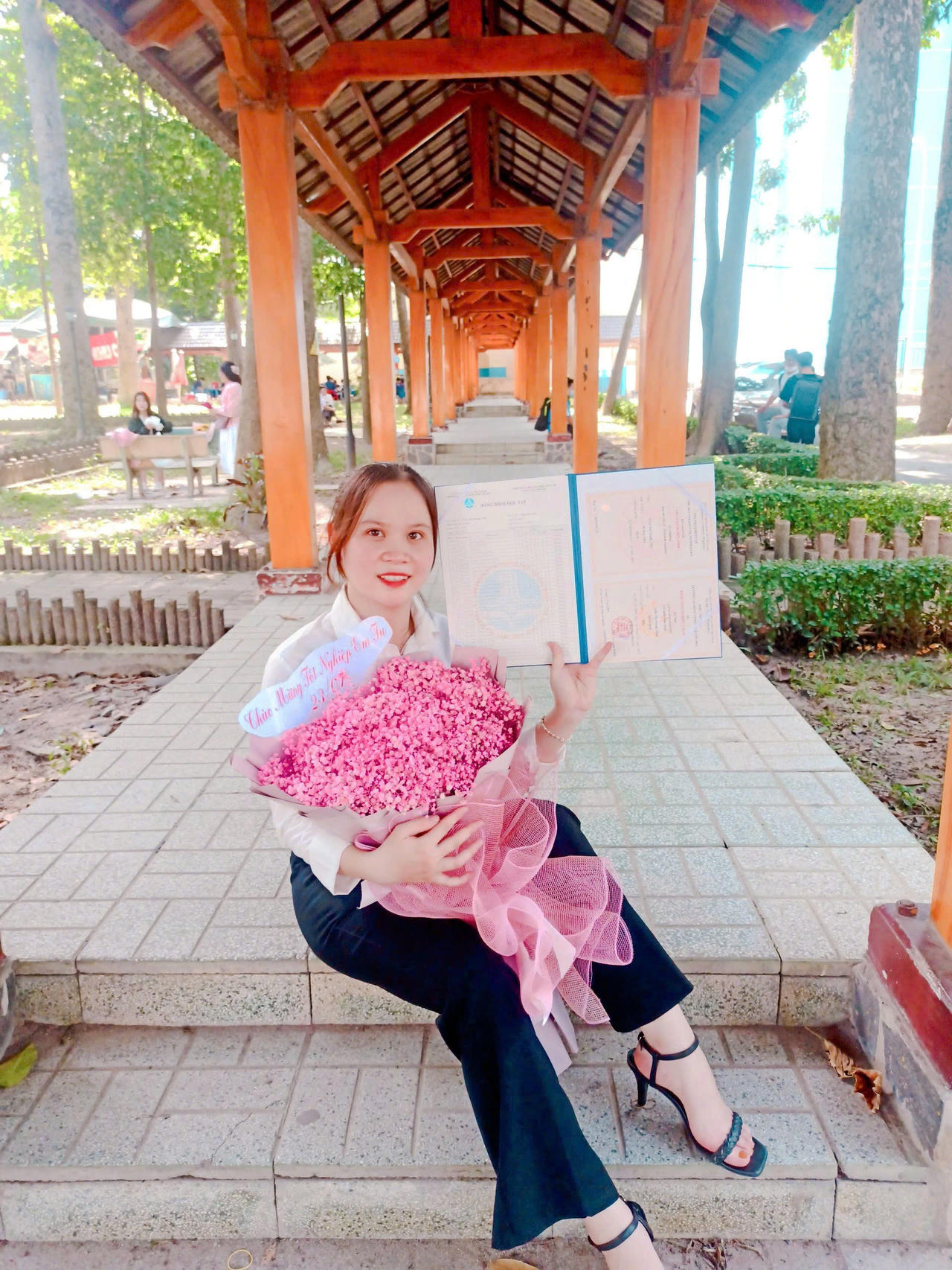 Nỗ lực vượt khó, chăm lo việc học cho con 