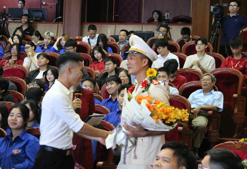  Thiêng liêng và đẹp đẽ - tình thầy trò…