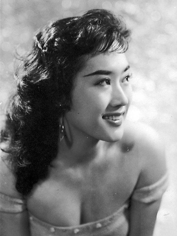 Cuộc đời sóng gió của đại minh tinh Khánh Ngọc