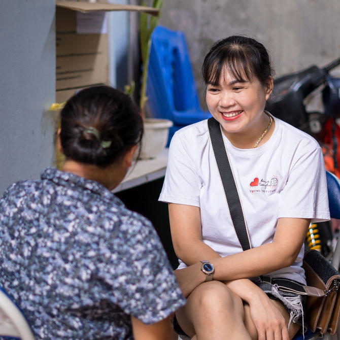 Cúi xuống thật gần…