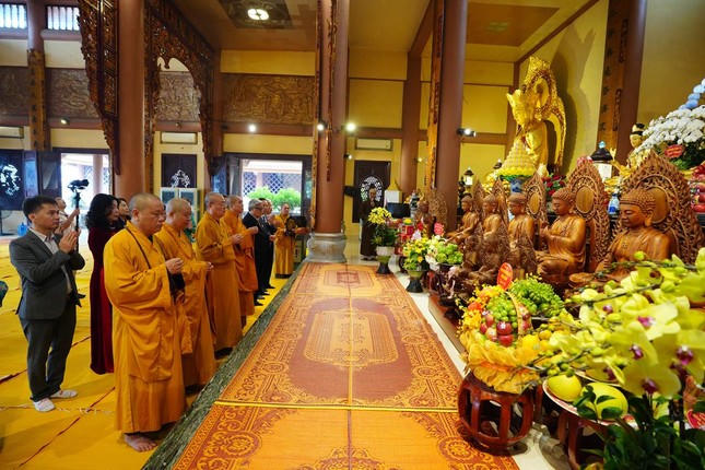 Hà Nội: Gắn biển tuyến đường mang tên Sư bà Phương Dung