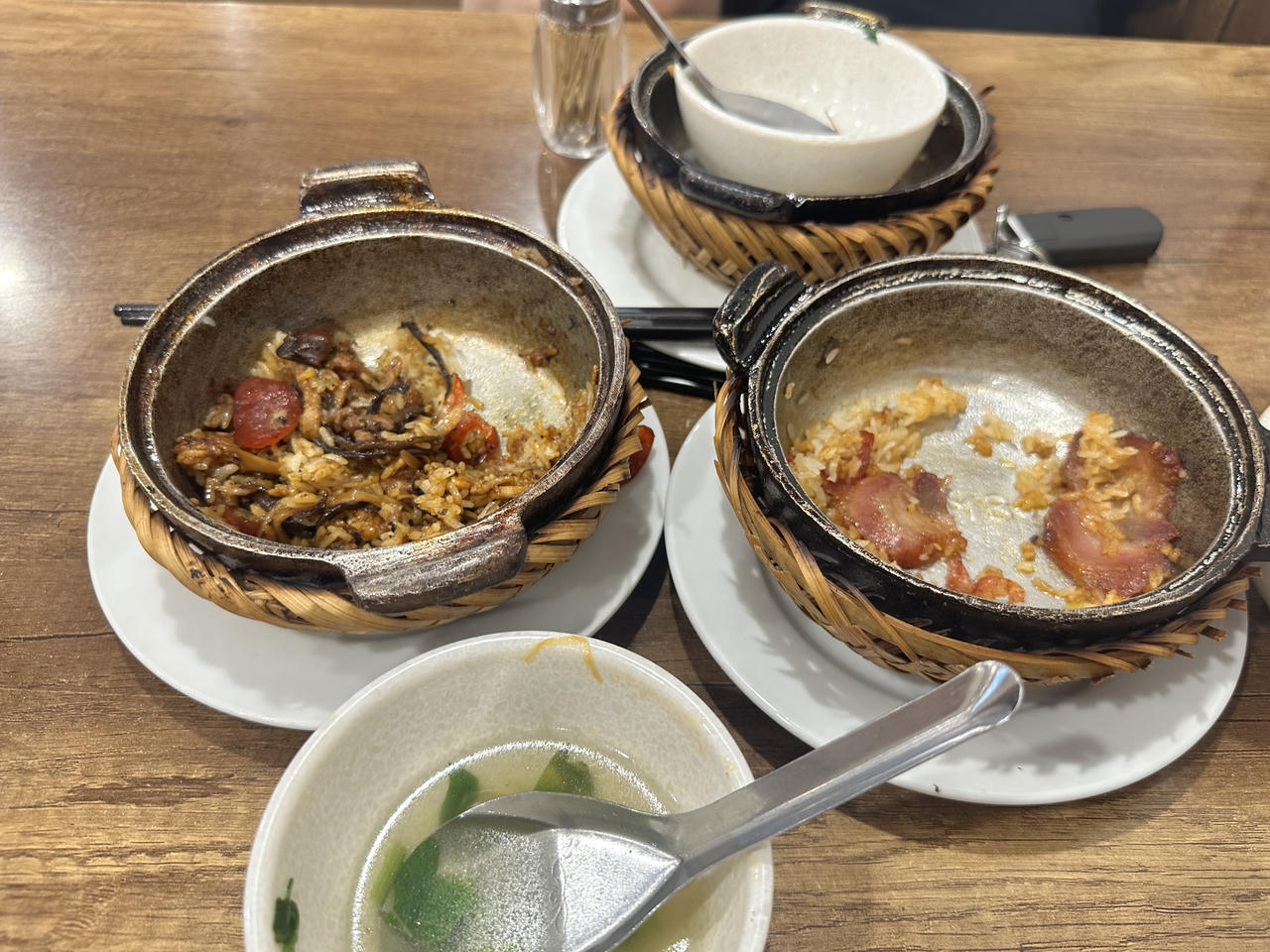 Bài 1: Lãng phí đồ ăn từ mâm cơm gia đình tới nhà hàng ở Việt Nam