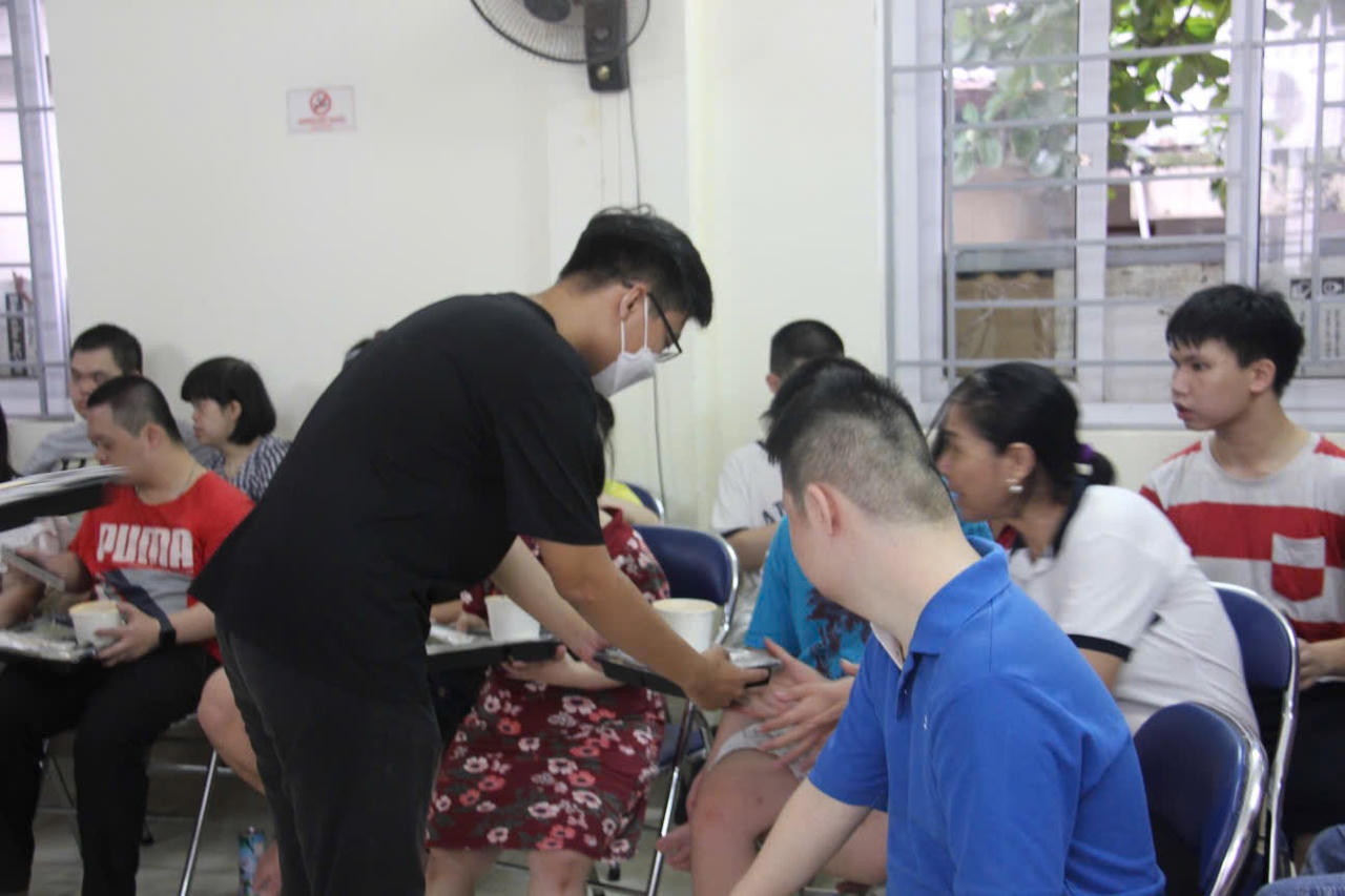 Bài 1: Lãng phí đồ ăn từ mâm cơm gia đình tới nhà hàng ở Việt Nam