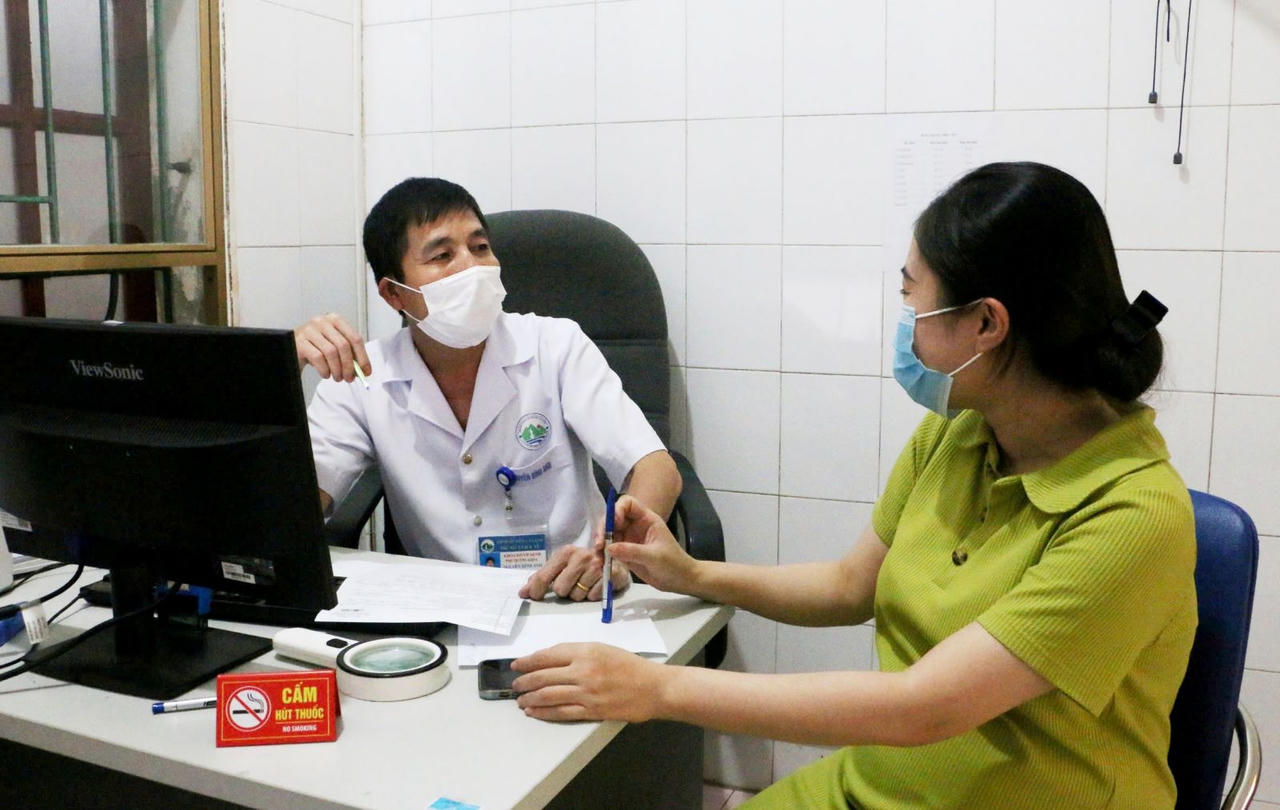 Bác sĩ và bệnh nhân chung tay xây dựng môi trường 'bệnh viện không khói thuốc'