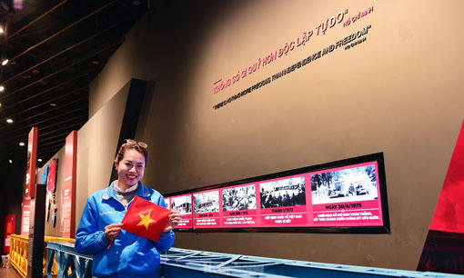 Thiêng liêng 'Tôi yêu Tổ quốc tôi' tại Bảo tàng Lịch sử Quân sự Việt Nam