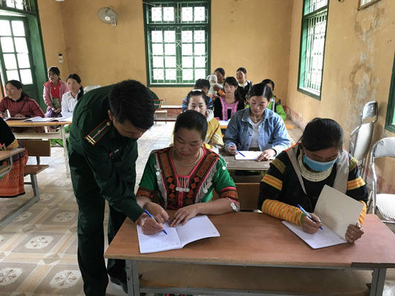 Những thầy giáo quân hàm xanh miền biên viễn