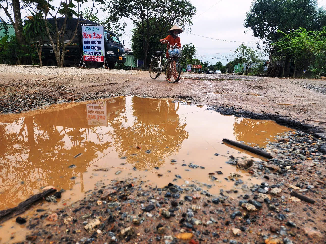 Quốc lộ 14E xuống cấp nghiêm trọng