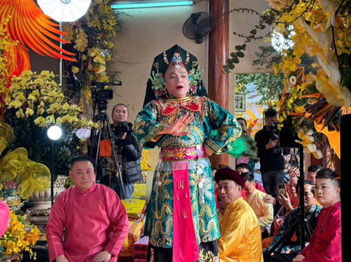 Chiêm bái ngôi đền Chầu Đệ tứ có tòa thạch động niên đại 600 năm