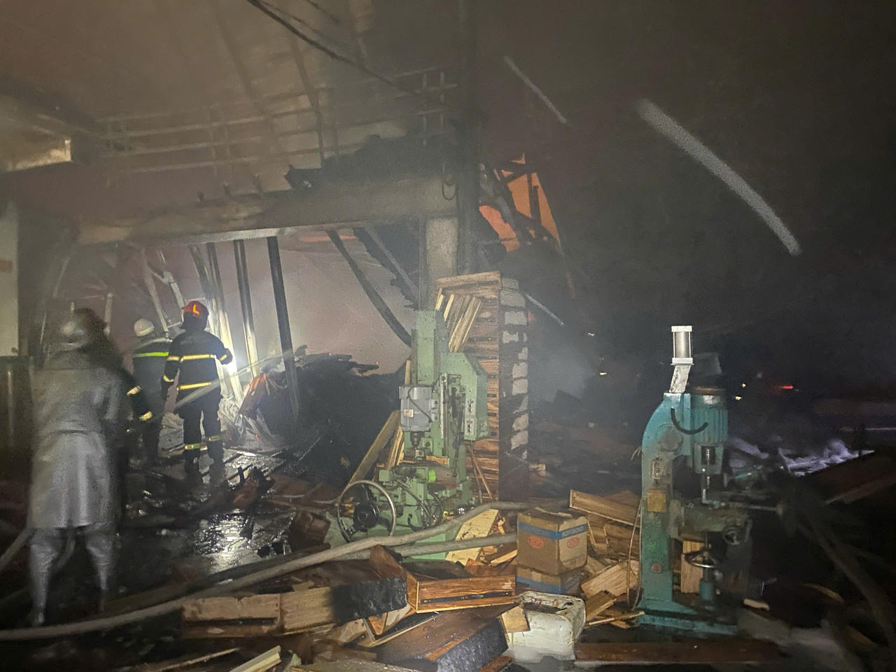 10 xưởng gỗ chìm trong biển lửa trong vụ cháy làng nghề ở Hà Nội