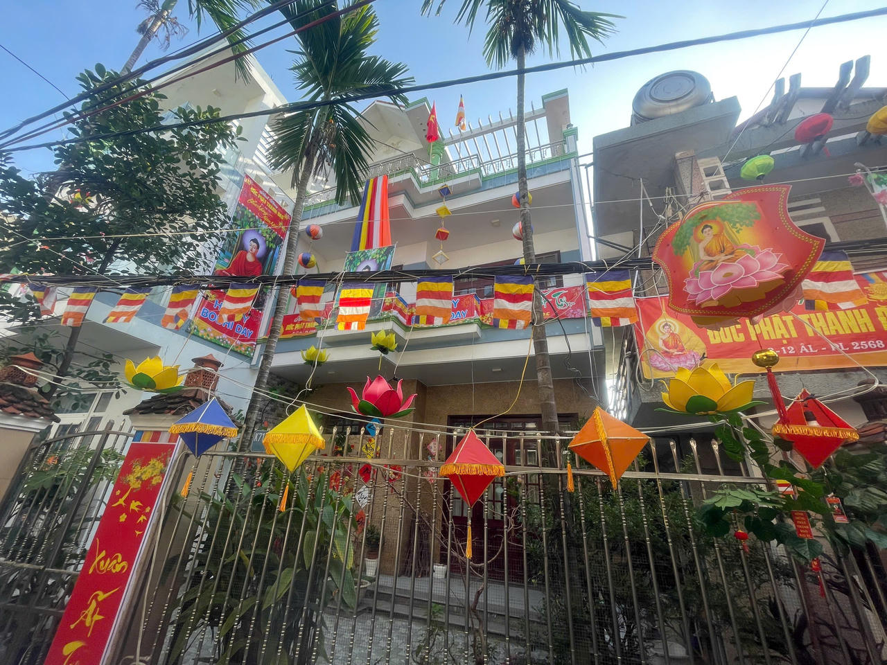 Hòa mình vào không khí đại lễ Đức Phật thành đạo cùng Phật tử cả nước