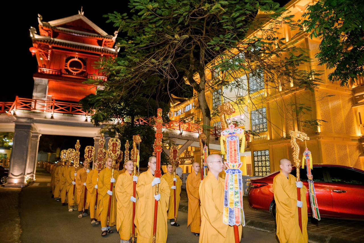 Hòa mình vào không khí đại lễ Đức Phật thành đạo cùng Phật tử cả nước