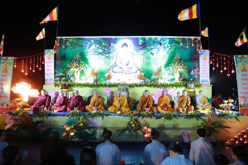 Hòa mình vào không khí đại lễ Đức Phật thành đạo cùng Phật tử cả nước