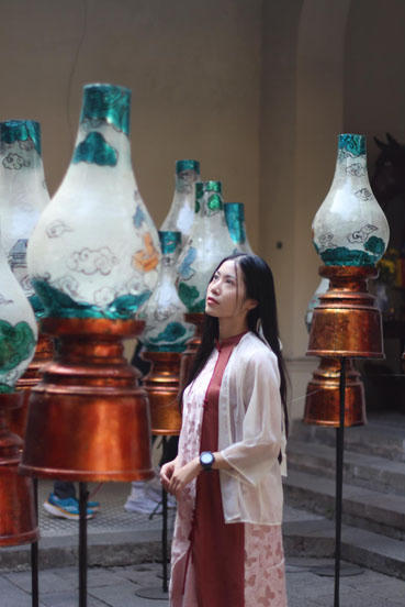 Sắc xuân bung nở trên những tà áo cổ truyền