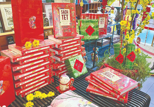 Sách Tết đong đầy hương vị mùa xuân