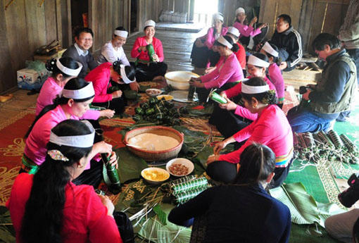 Chộn rộn đón Tết làng - Tết phố