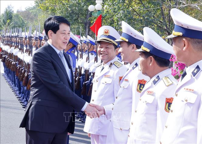 Chủ tịch nước Lương Cường thăm, chúc tết các lực lượng vũ trang tại Phú Quốc