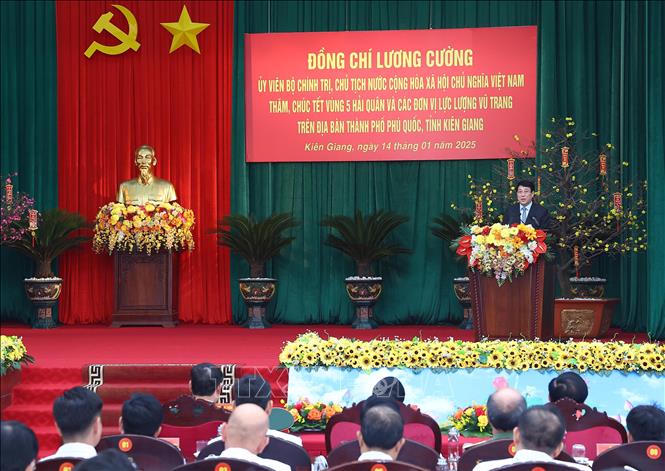 Chủ tịch nước Lương Cường thăm, chúc tết các lực lượng vũ trang tại Phú Quốc