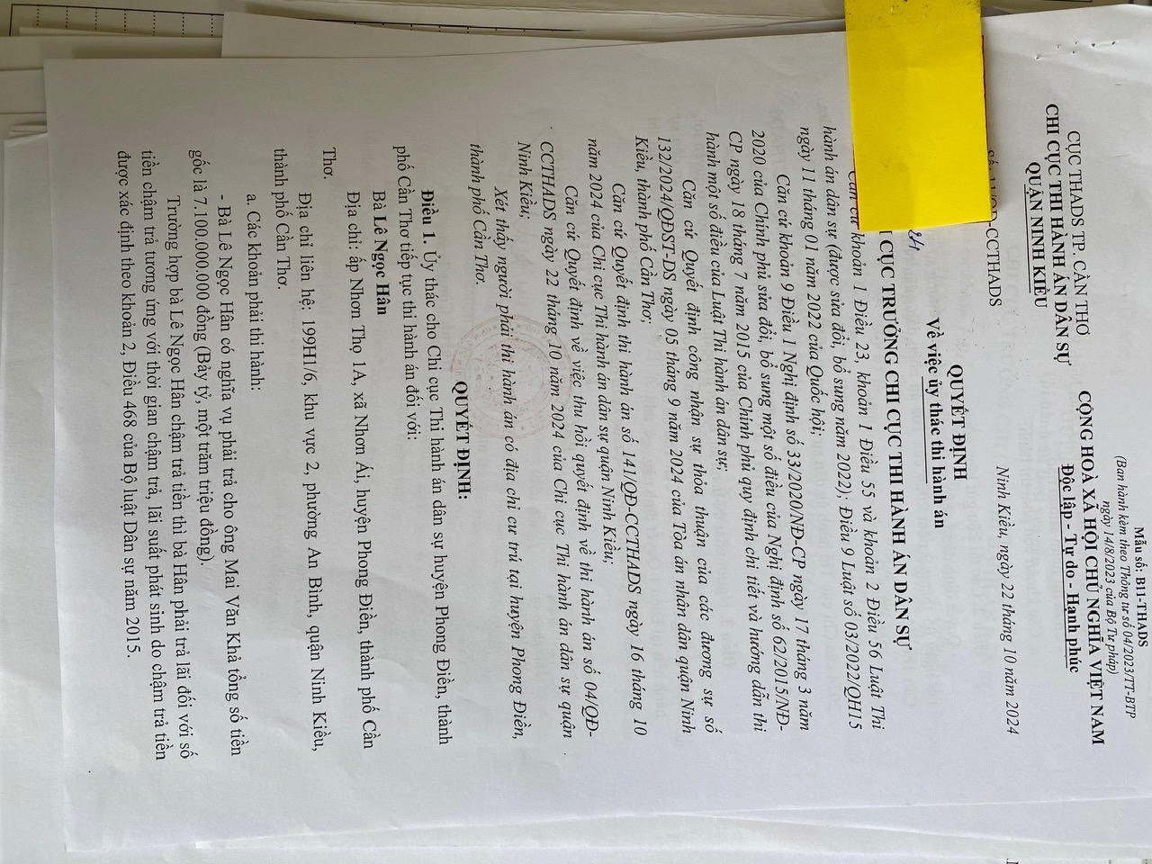 Tranh luận vụ kiện không đăng ký tạm trú, vẫn được tòa xác định là bị đơn