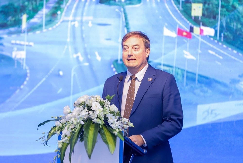 Việt Nam tiếp tục là “ngôi sao sáng” trong hút vốn FDI