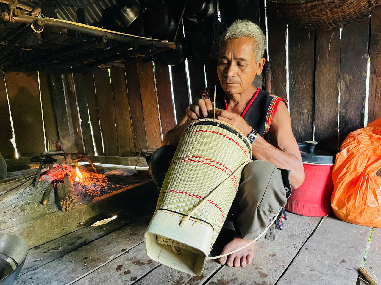 Thơ mộng ngôi làng cổ bên dòng sông chảy ngược