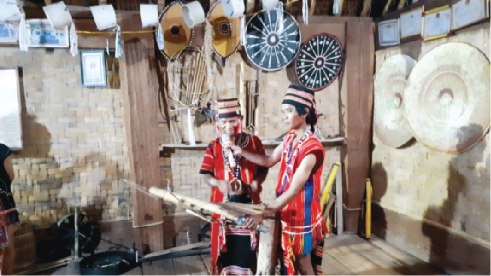 Nhịp chiêng đánh thức mùa xuân