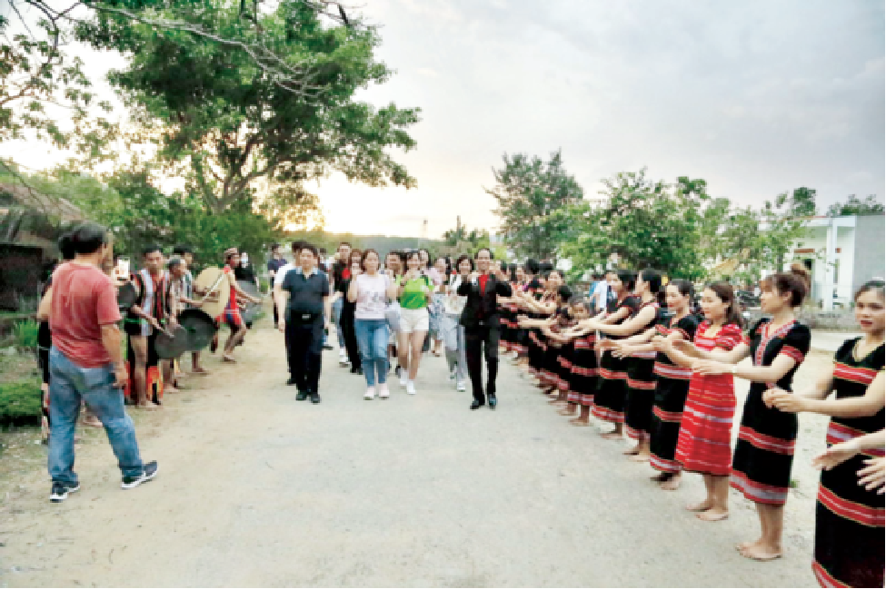 Nhịp chiêng đánh thức mùa xuân
