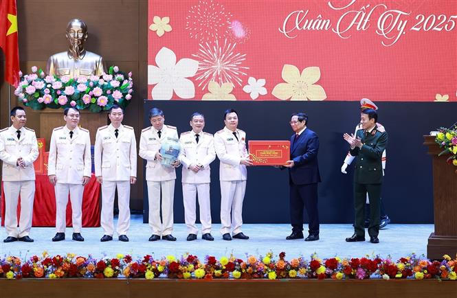 Thủ tướng Phạm Minh Chính thăm, chúc Tết, động viên lực lượng vũ trang ứng trực Tết