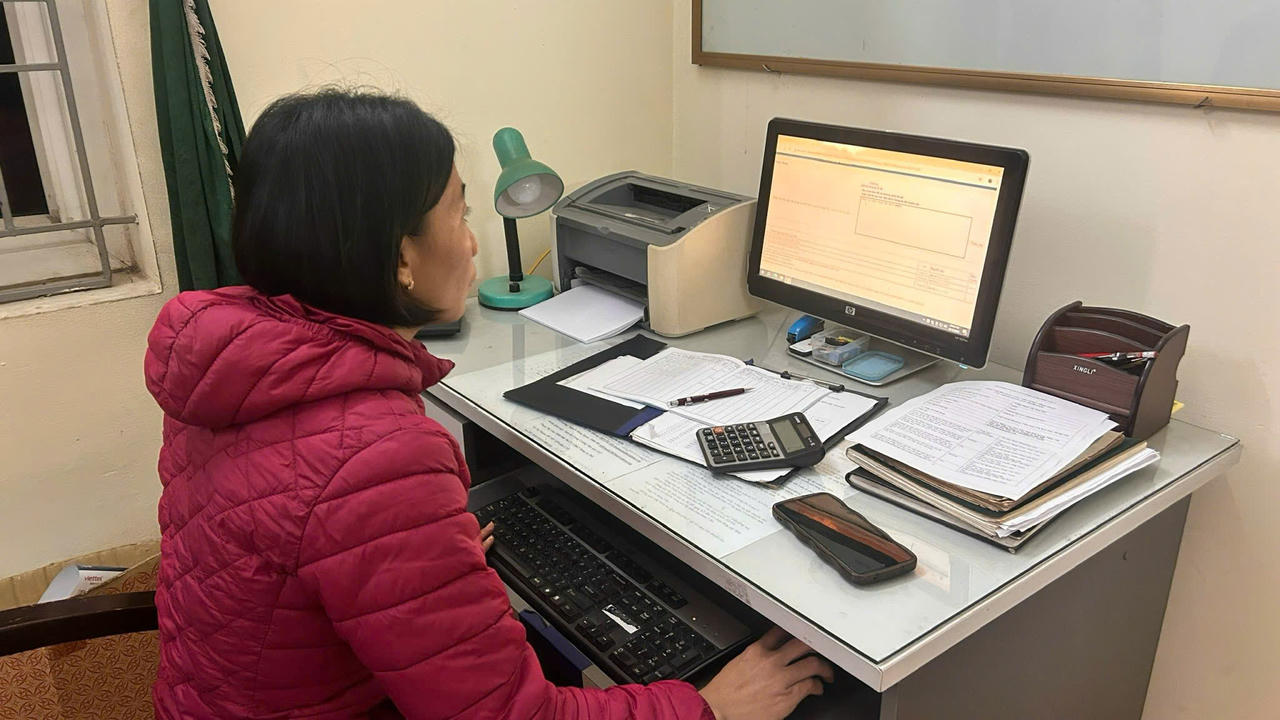 Thức với sông Hồng